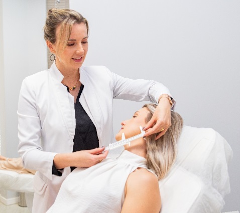 Preenchimento para contorno mandibular e queixo